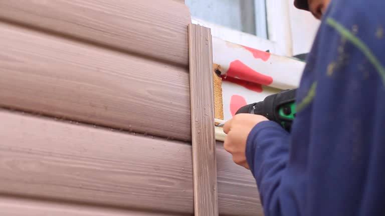 How To Choose The Right Materials for Your Siding Installation in 'Freeland, PA